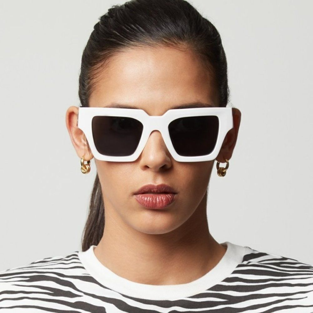 NEW Versace VE4431 401/87 White Gold Logo Dark Grey Square Women Sunglasses - Picture 3 of 12
